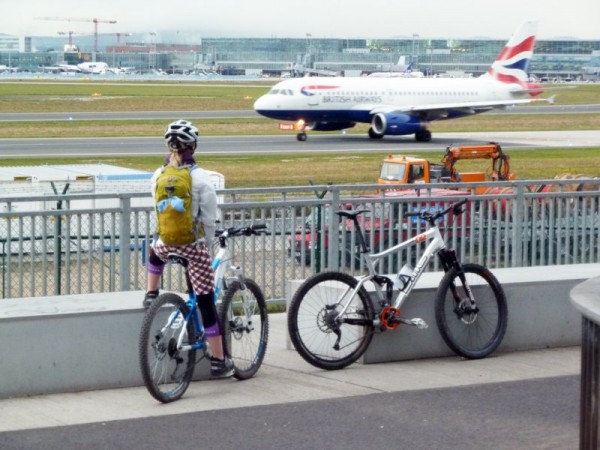 MTB Tour zum Flughafen MTB Tour zum Flughafen