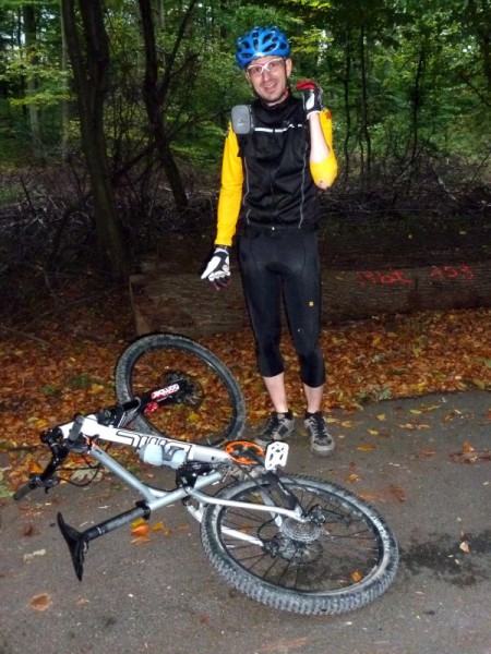 Nico Boldt Sturz mit dem BMC Trailfox 02 beim Night Rider am Mitwoch Nico Boldt Sturz mit dem BMC Trailfox 02 beim Night Rider am Mitwoch