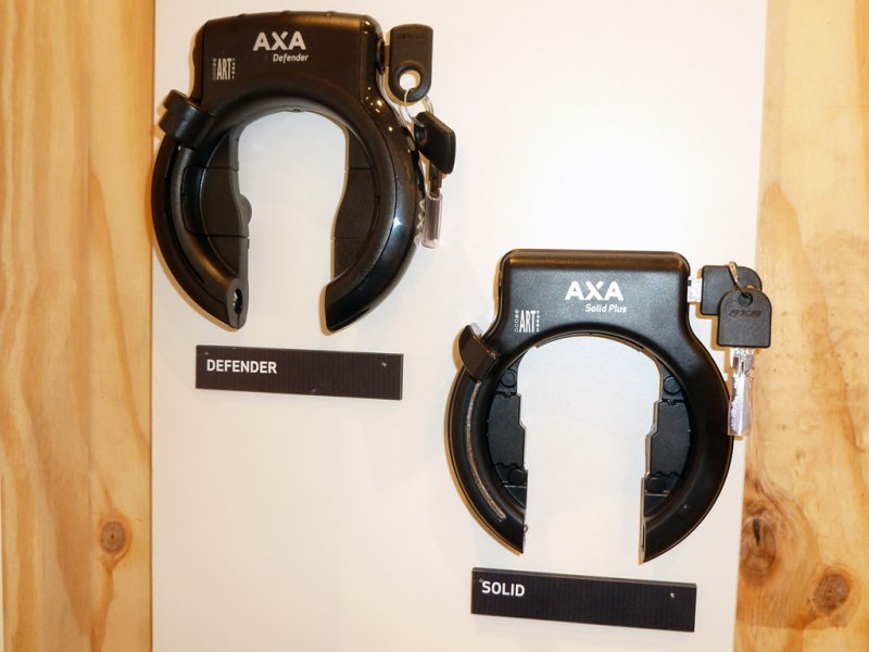 Axa Defender und Axa Solid Rahmenschloss mit Akkuschloss